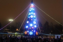 В парке Победы открыли елку Автозаводского района